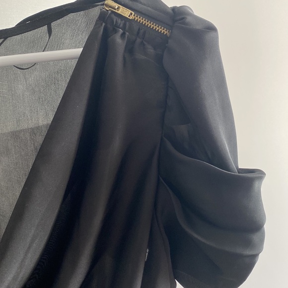 Black sateen scoop neck top - Picture 2 of 3